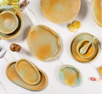 Engrossalg af keramisk porcelæn, tallerkener, tallerkener, skåle og kopper