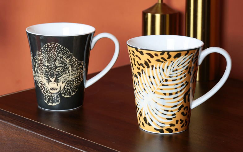 セラミックヒョウ柄の食器セット エレガントなブラックホワイトとゴールドトーン エレガントでモダンなデザイン 多用途のサービング 耐久性のある素材