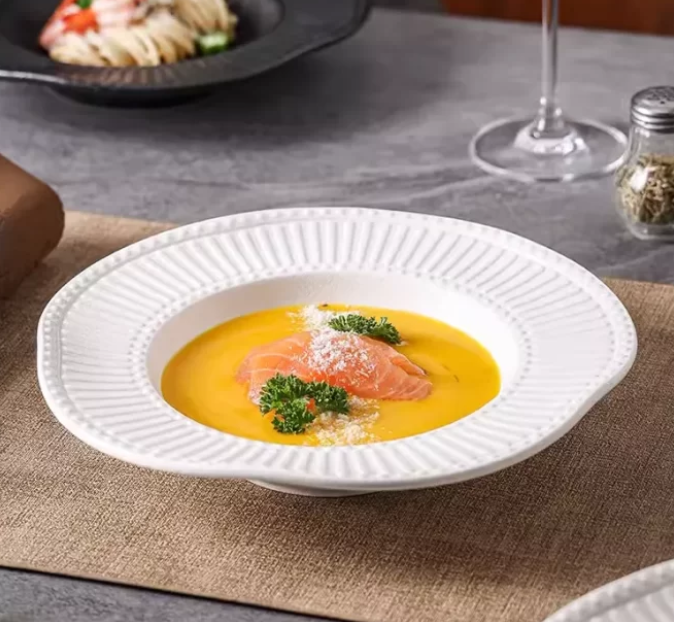 10”Dinner Plates With Striped Edge Design For Events