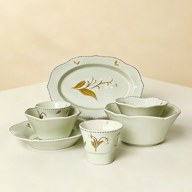 Retro Embossed Porcelain Tableware Handmade Floral Ceramic Dinner Set for Daily Use