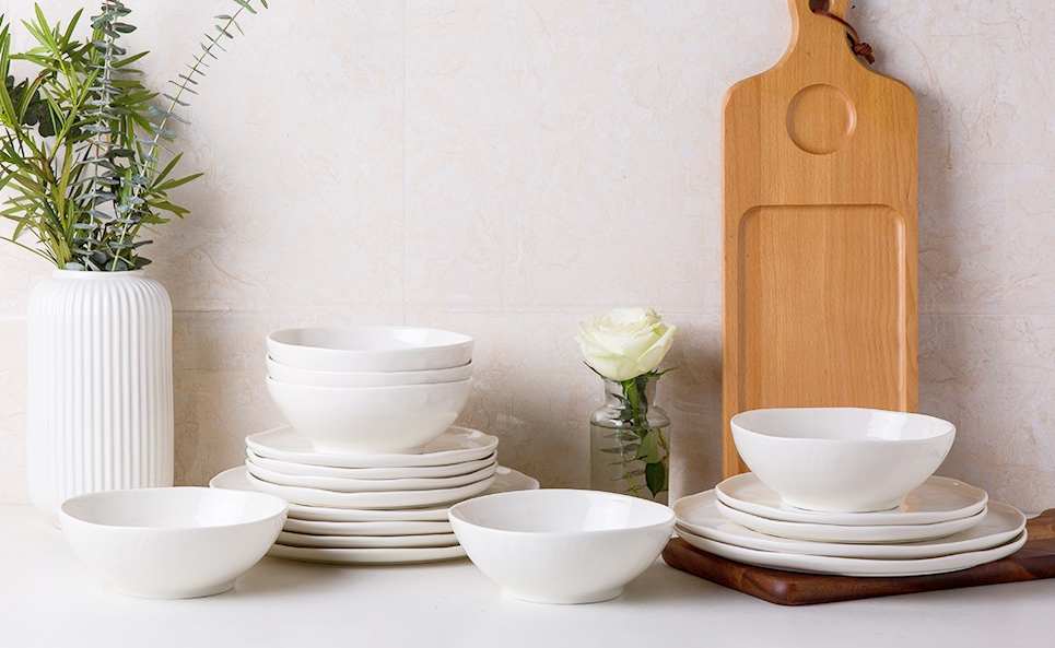 Handcrafted Wavy Edge Porcelain Plates & Bowls Sets | Wholesale from China