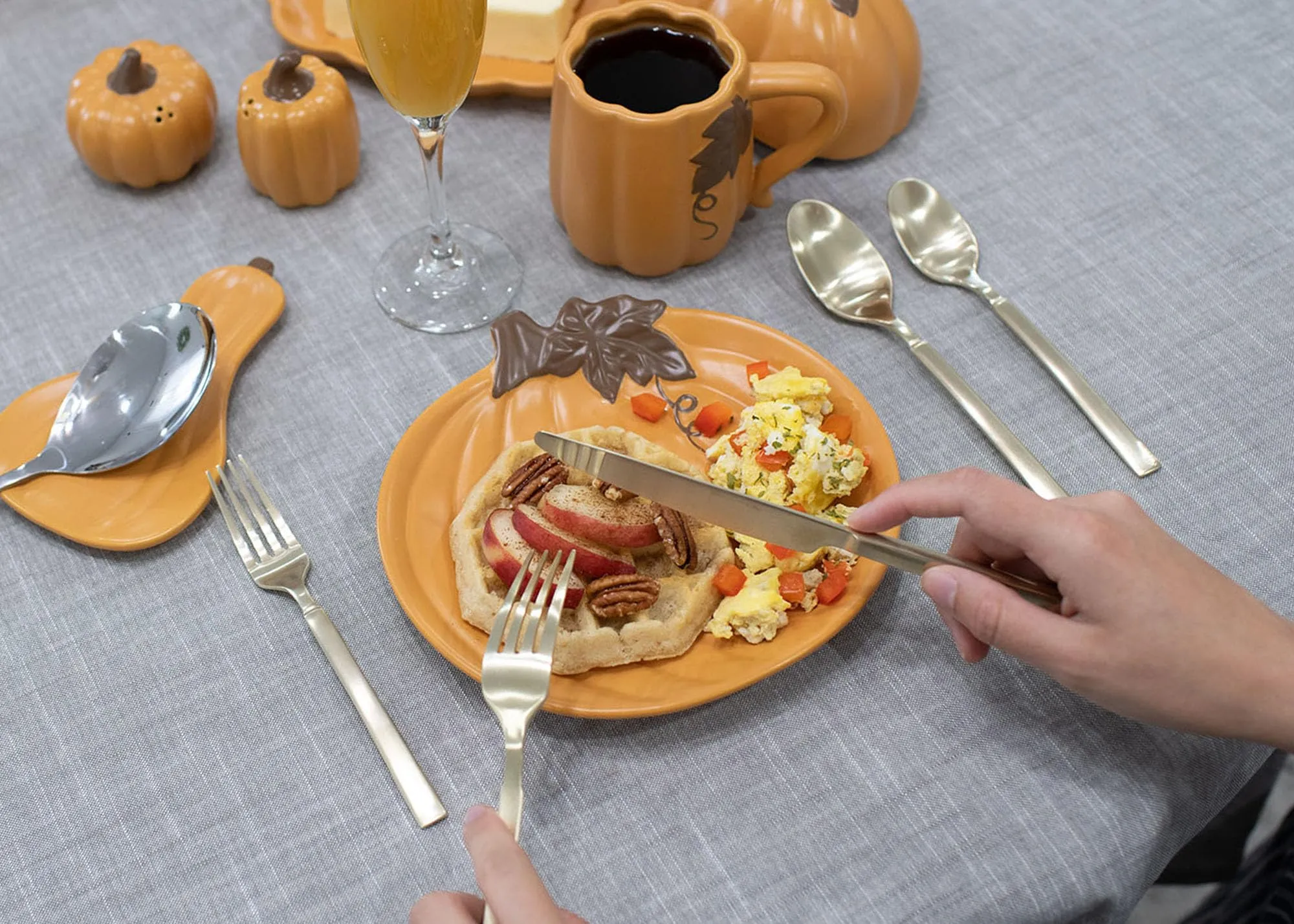 Pumpkin Shaped Ceramic Small Dining Plates Manufacturer in China