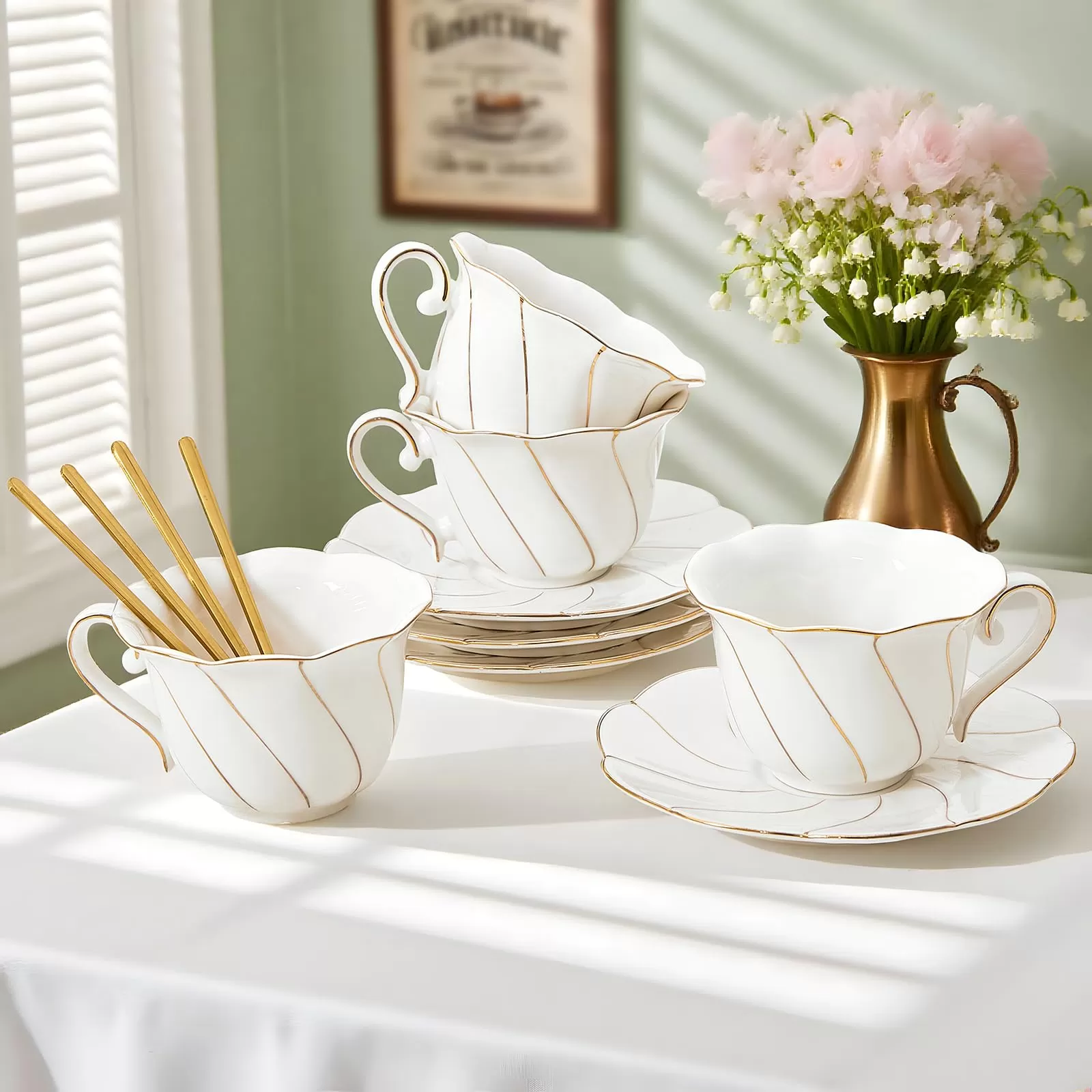 Luxury Tea Cups and Saucers with Golden Trim wholesale in China