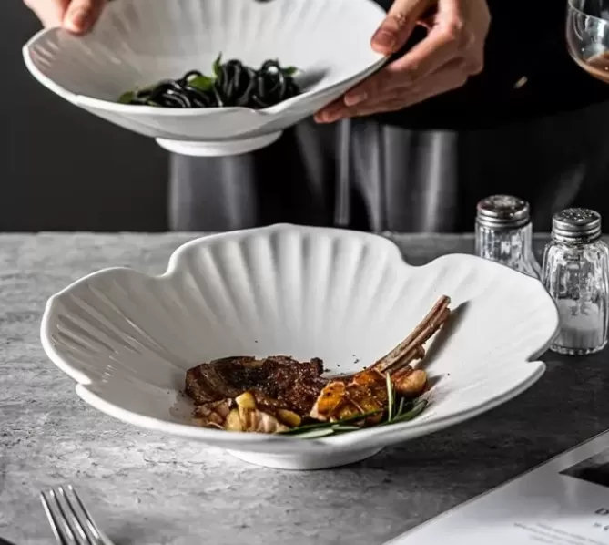 flower-shaped ceramic plate wholesale