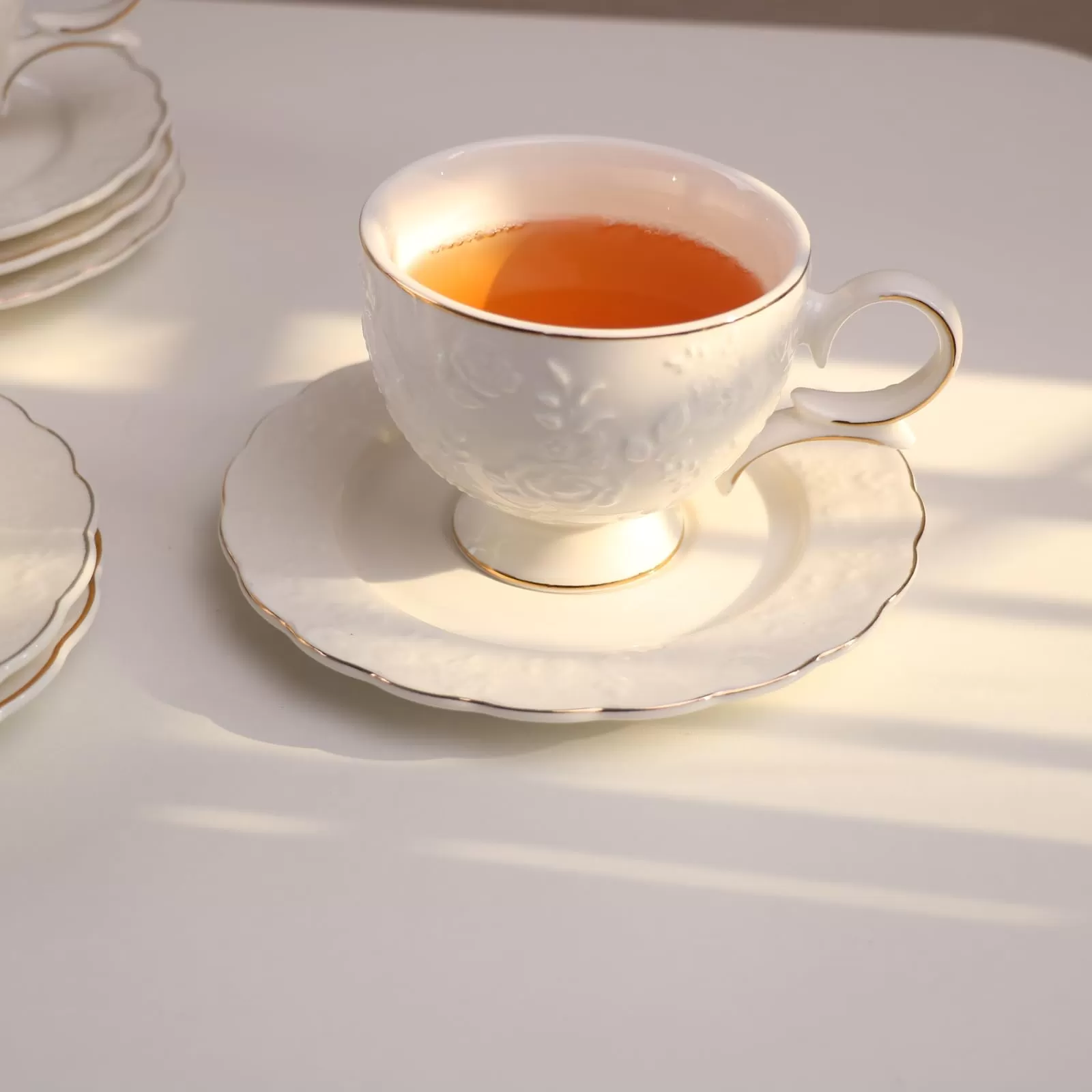 Elegantes juegos de té de porcelana