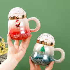 Delicia festiva: lindas tazas de té de cerámica con la tapa de Santa navideña al por mayor en China