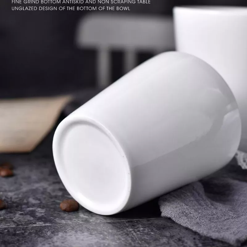 Tasses en céramique blanche en vrac avec logos personnalisés