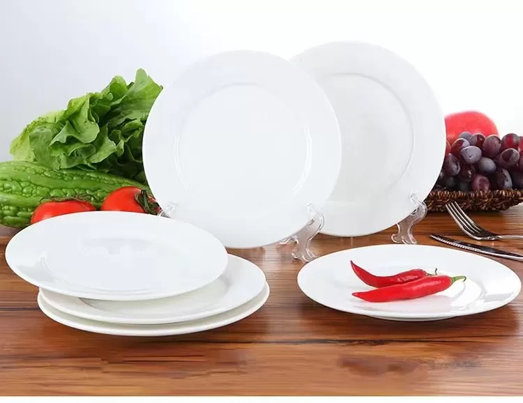Plate plate en porcelaine blanche
