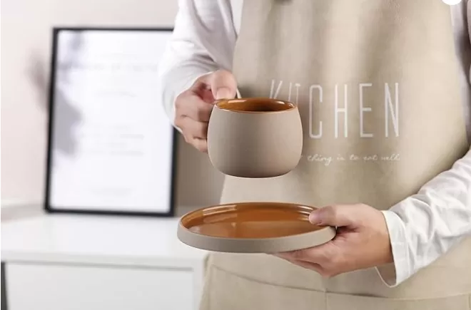 Élégant tasse de café en céramique brun et soucoupe en gros en Chine