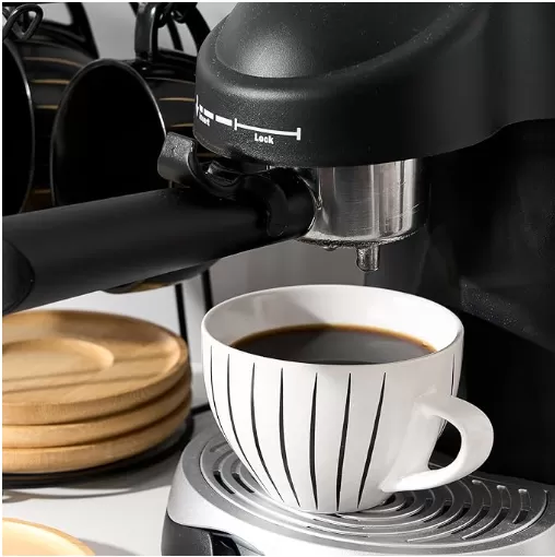 ensemble de tasse à expresso de stand en métal