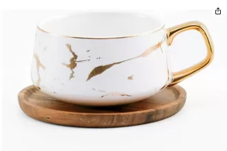 Tasse de thé avec ensemble de soucoupe en bois