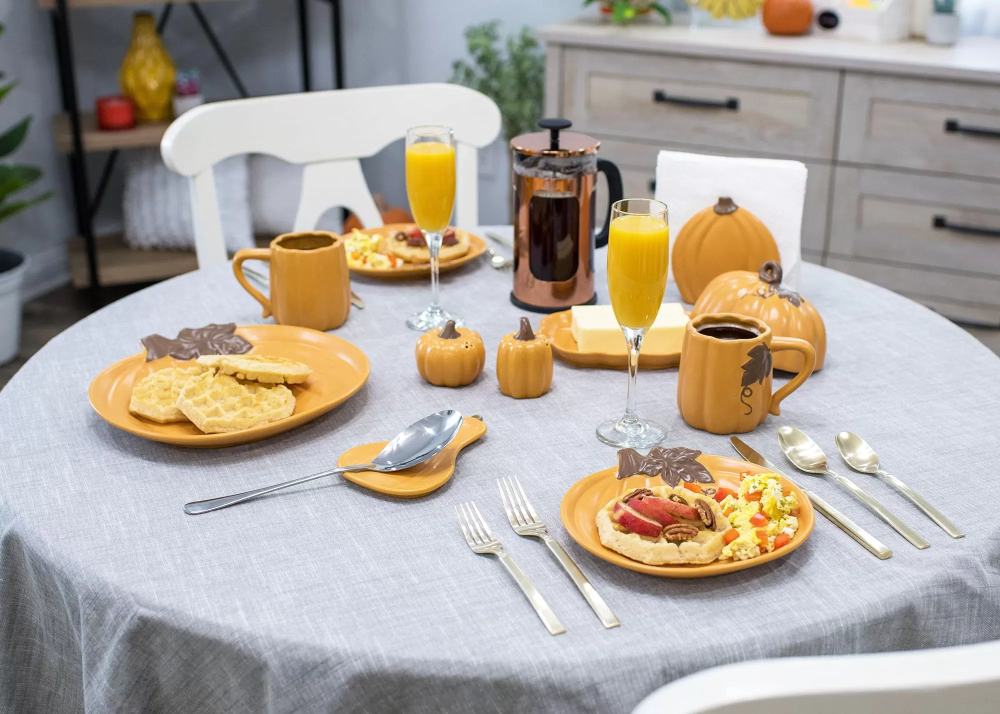 Fournisseur de petites assiettes en céramique en forme de citrouille en Chine