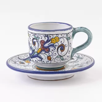 Tasse peinte à la main en céramique avec soucoupe