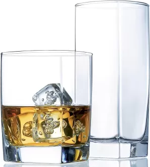 Lunes à boire tous les jours ensemble de 16 verres de cuisine de boisson