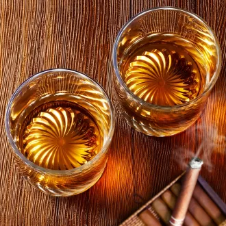 Lunettes de whisky verres à l'ancienne Ensemble de 4 12 oz rochers Gift pour hommes femmes buvant du bourbon Scotch cocktails rhum cognac vodka à la maison bar