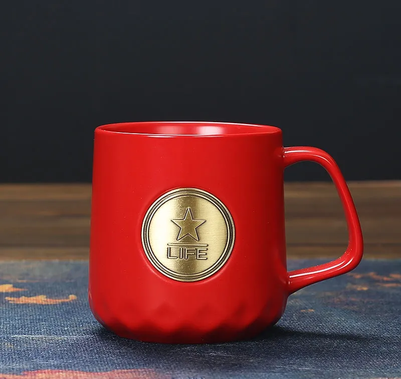 銅のロゴ付きブランドのセラミックコーヒーマグ