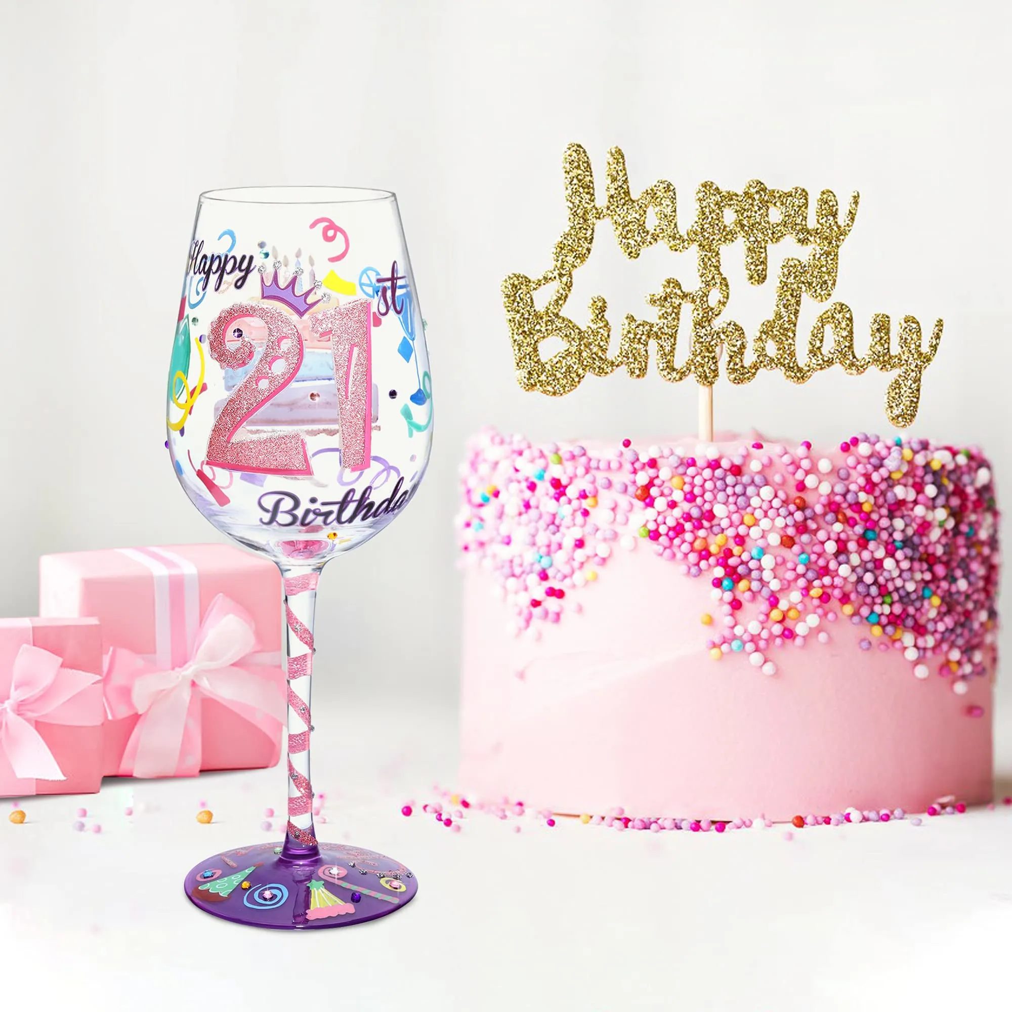 誕生日用の手描きのワイングラス