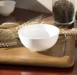 중국의 New Bone China Bowl 도매 : 우아함과 기능의 세계를 엿볼 수 있습니다.