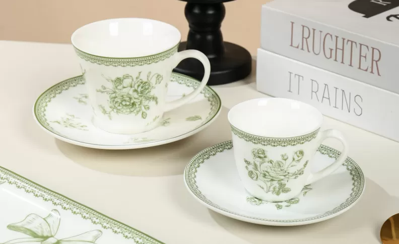 Groothandel in retro bloemenservies