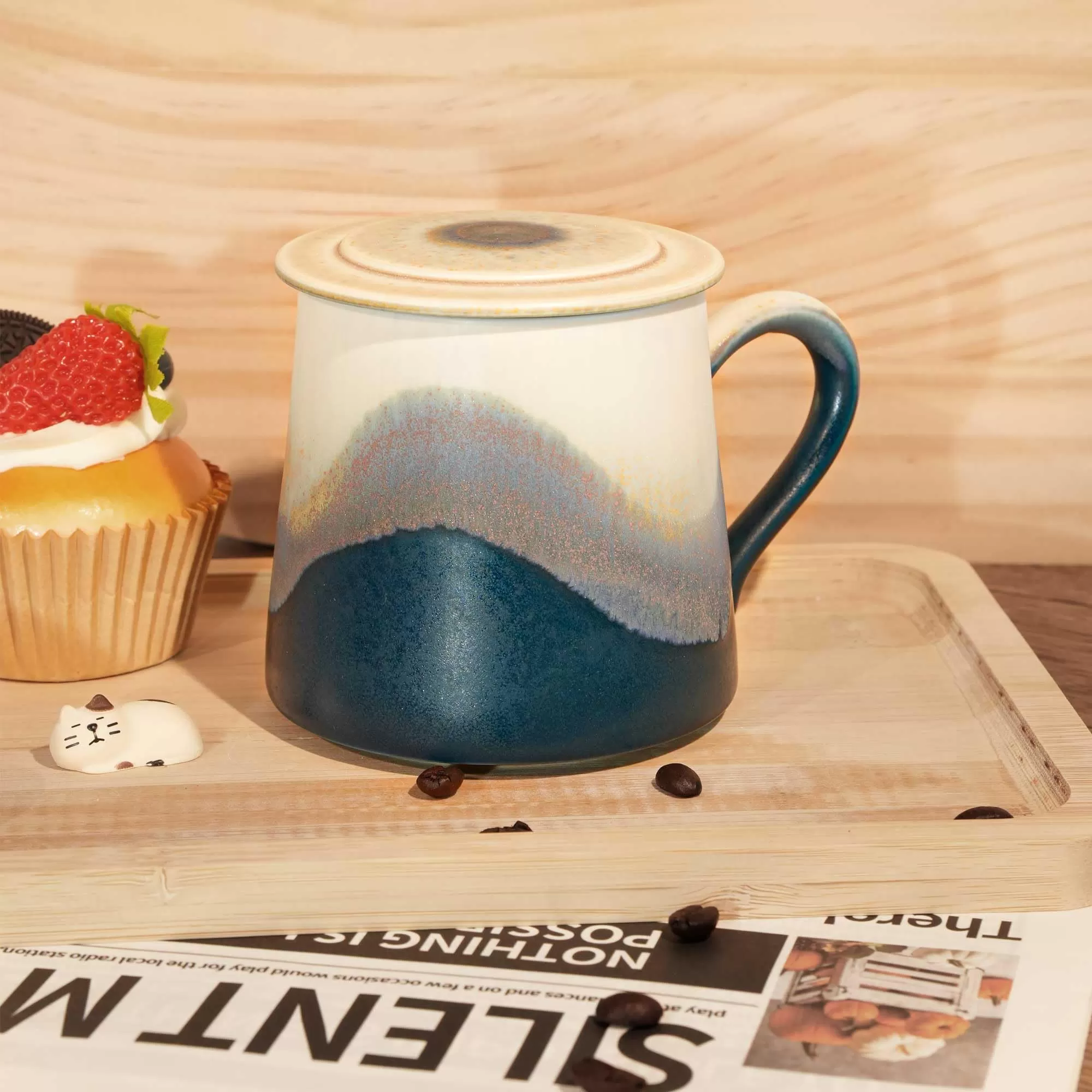 xícara de café de cerâmica com esmalte colorido