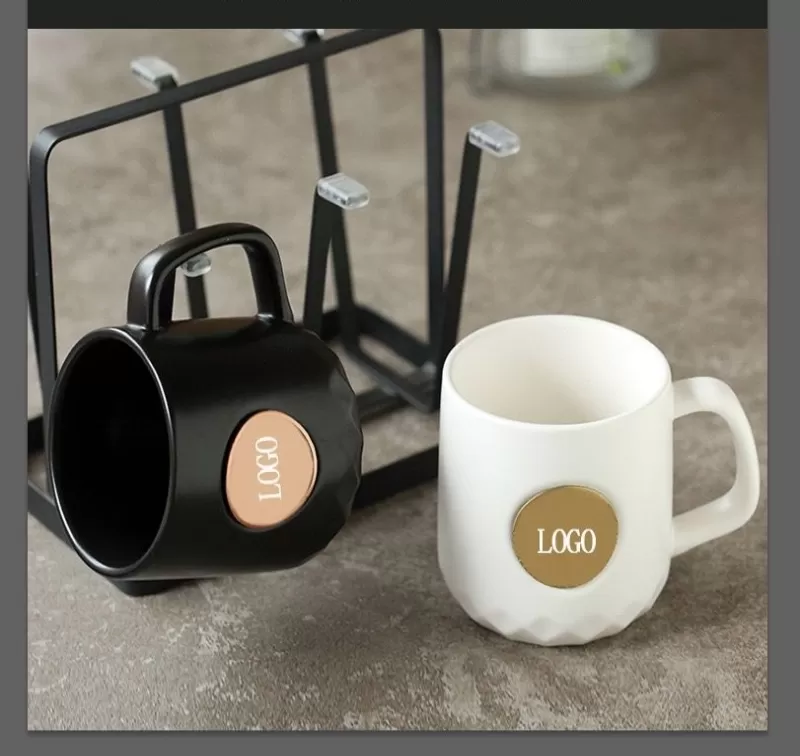 Cốc gốm với logo đồng tùy chỉnh bán buôn