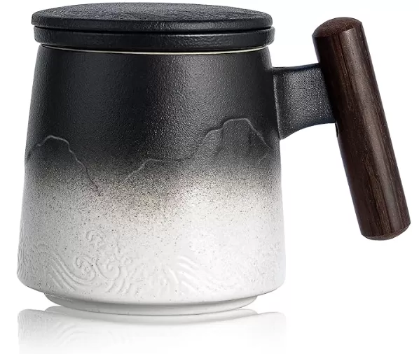 Cốc trà thanh lịch với tay cầm gỗ và nắp
