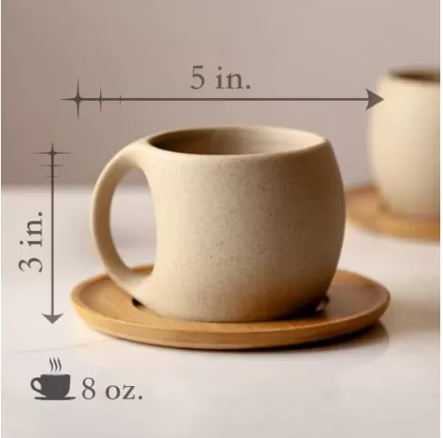 Cốc cà phê gốm với chiếc đĩa gỗ bán buôn