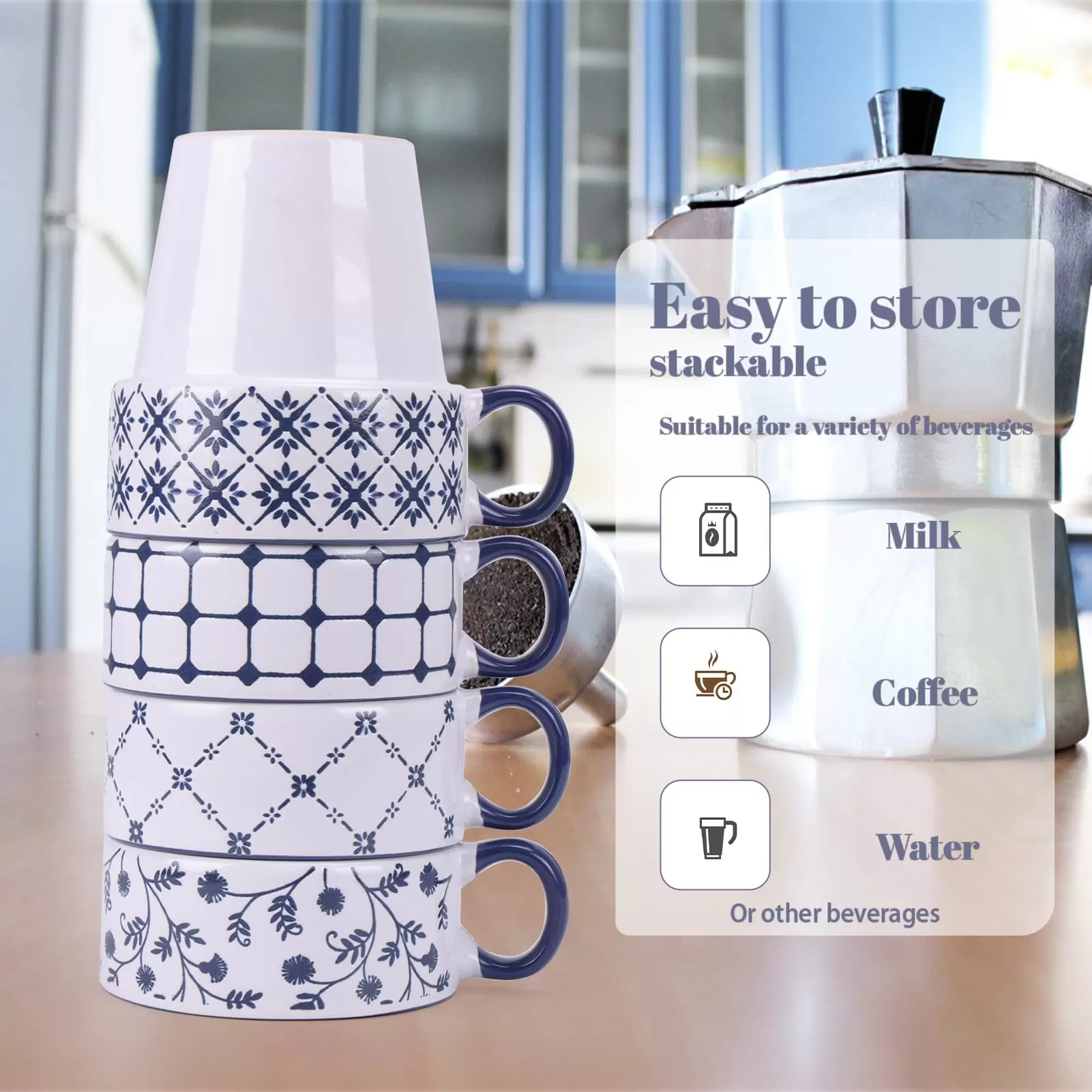 Cốc cà phê gốm màu xanh với nhà máy xử lý