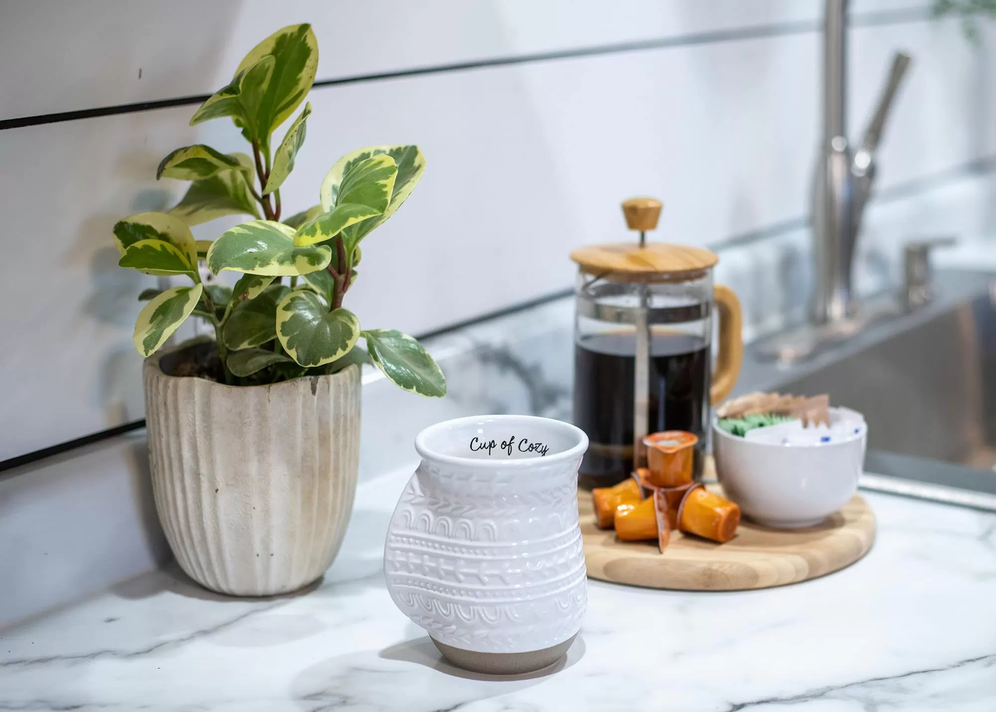 Cốc cà phê gốm kẹp bằng tay