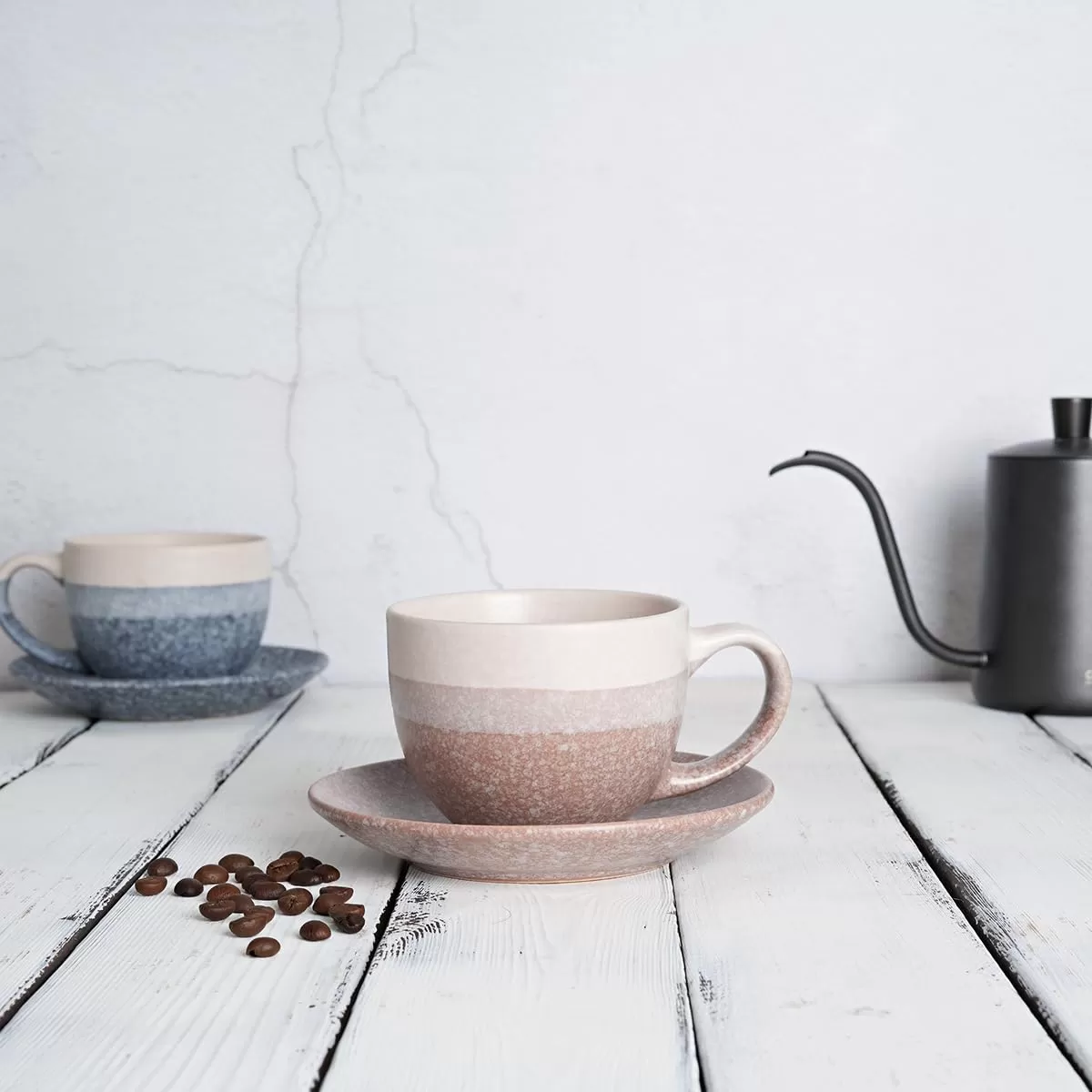 Cup Cappuccino và đĩa gốm được bán buôn